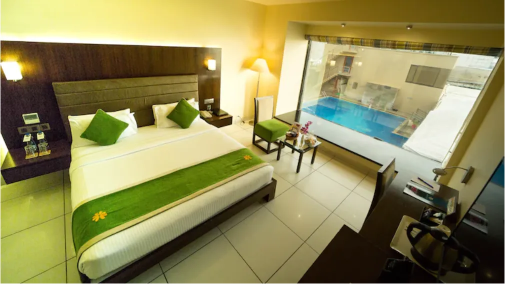 Premium Pool View Room